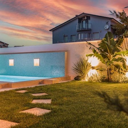Villa Elena Deluxe Mit Whirlpool Und Beheiztem Pool Am Meer Und Wunderschoenen Blick Auf Die Brijuni Inseln Fažana Exterior foto