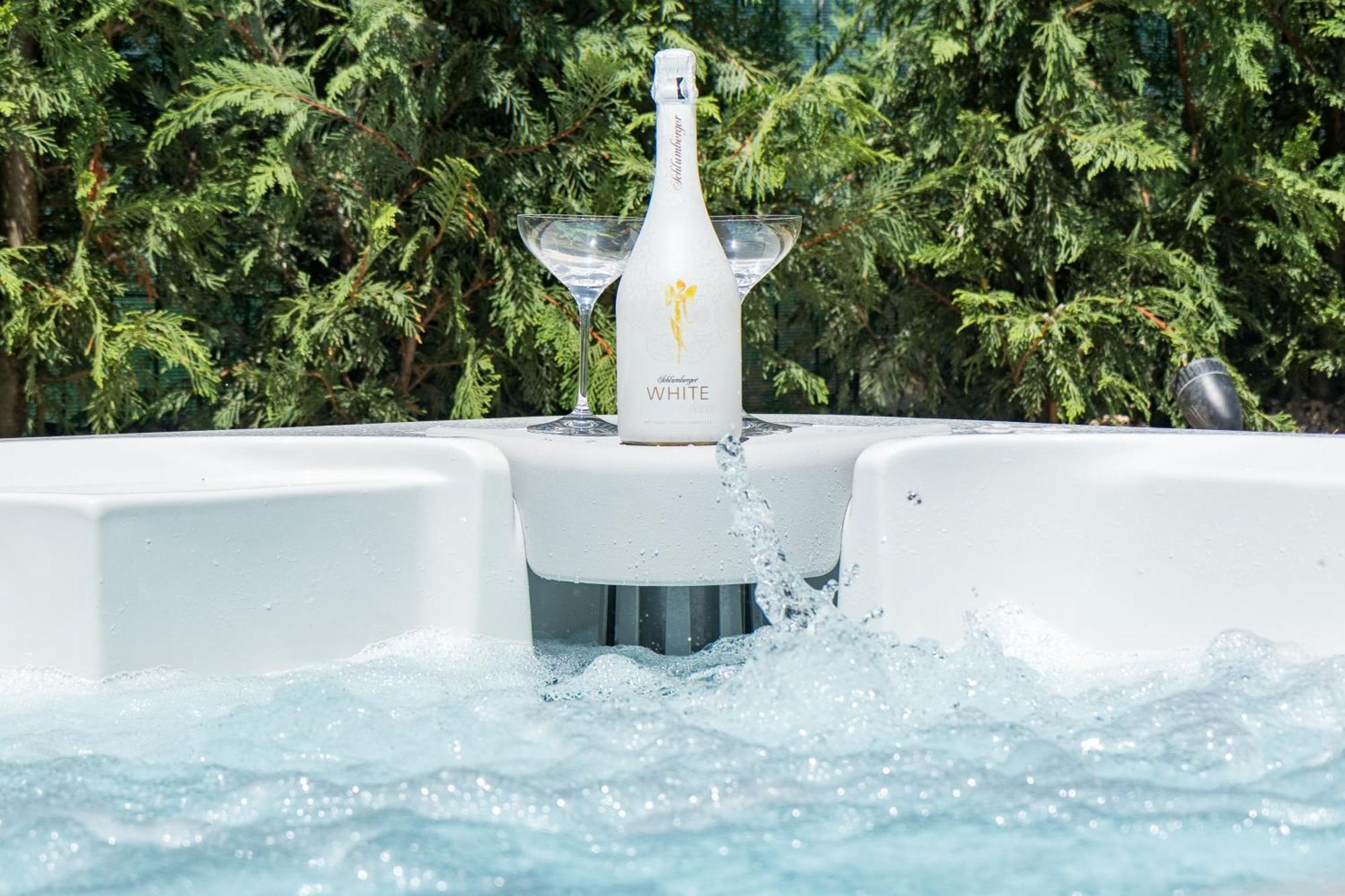 Villa Elena Deluxe Mit Whirlpool Und Beheiztem Pool Am Meer Und Wunderschoenen Blick Auf Die Brijuni Inseln Fažana Exterior foto