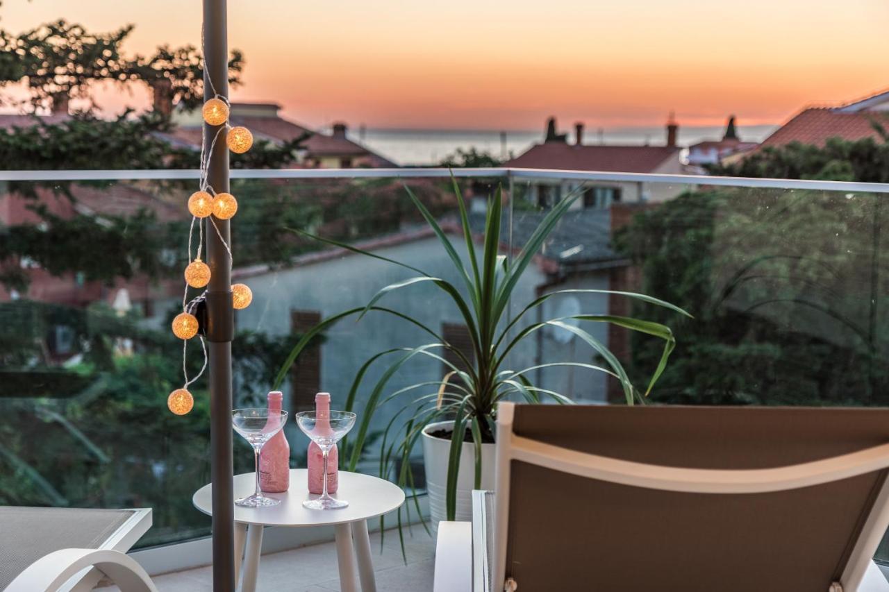Villa Elena Deluxe Mit Whirlpool Und Beheiztem Pool Am Meer Und Wunderschoenen Blick Auf Die Brijuni Inseln Fažana Exterior foto