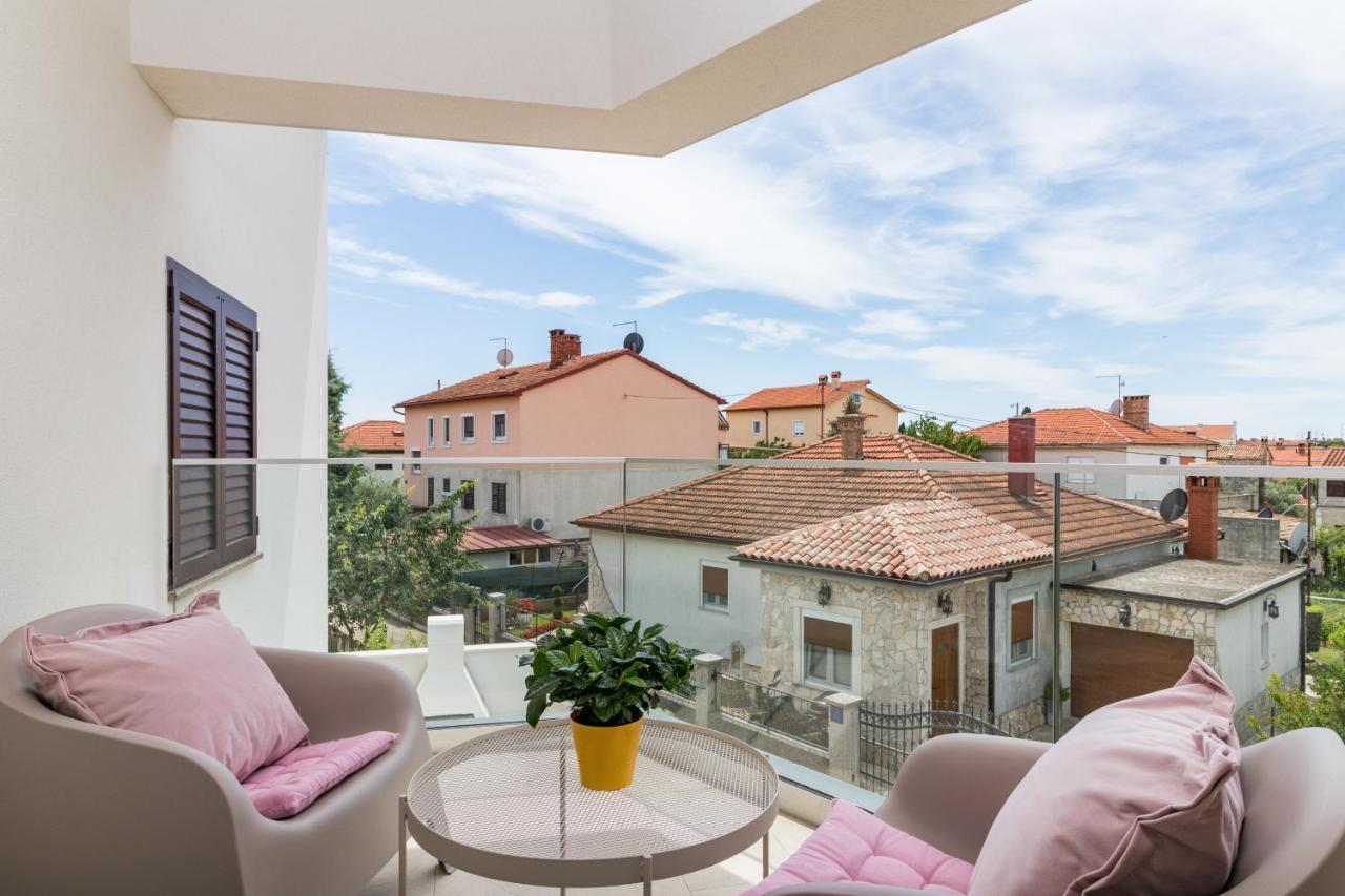 Villa Elena Deluxe Mit Whirlpool Und Beheiztem Pool Am Meer Und Wunderschoenen Blick Auf Die Brijuni Inseln Fažana Exterior foto