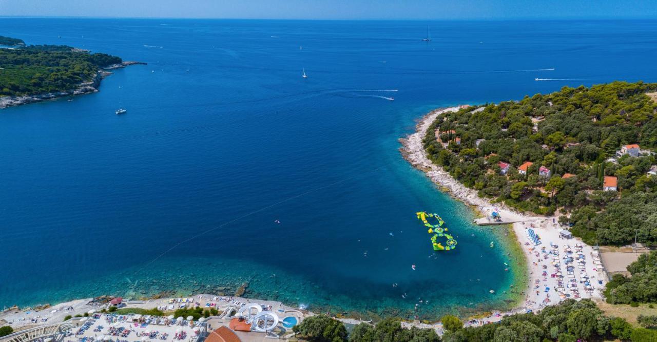 Villa Elena Deluxe Mit Whirlpool Und Beheiztem Pool Am Meer Und Wunderschoenen Blick Auf Die Brijuni Inseln Fažana Exterior foto